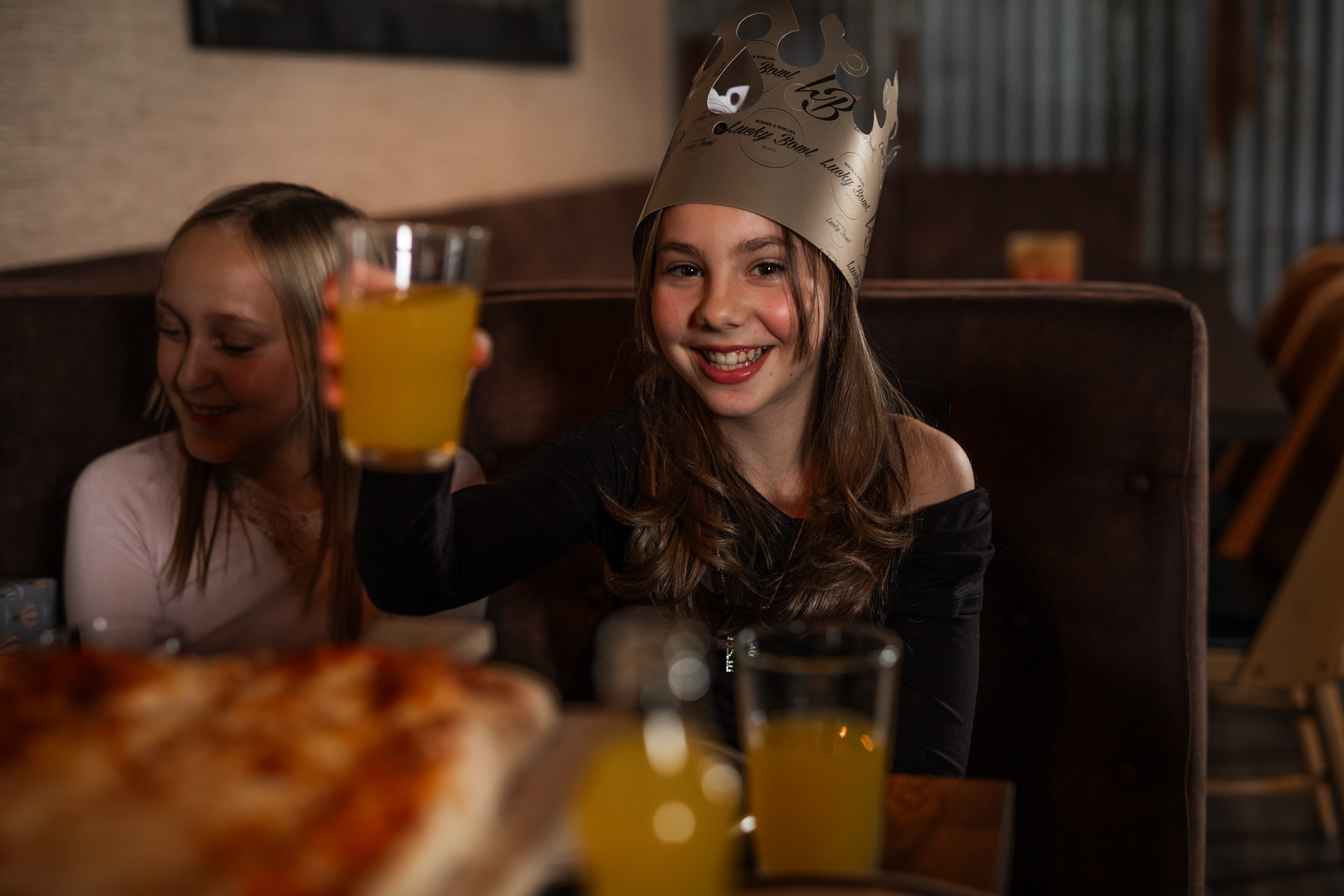 Bursdagsjente med krone