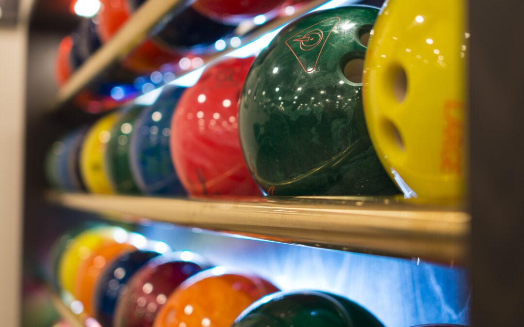 Bowlingutrustning du behöver för en lyckad runda